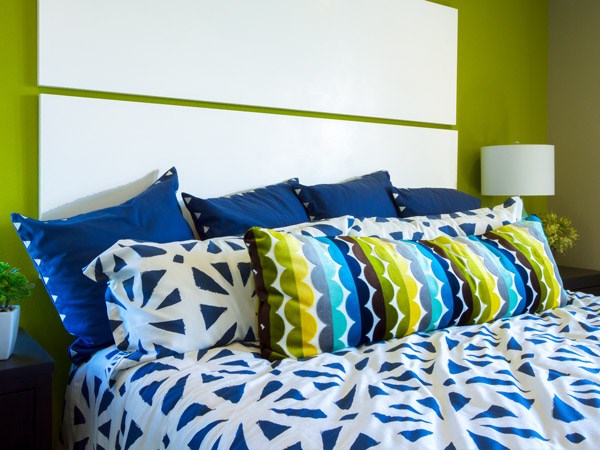 blaue-couch-welche-wandfarbe-passt-59_12 Kék kanapé, amely a fal színe illik