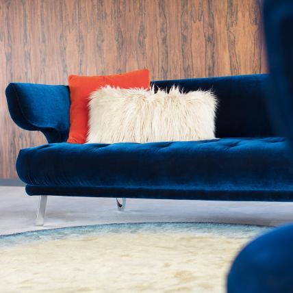 blaue-couch-welche-wandfarbe-passt-59_18 Kék kanapé, amely a fal színe illik