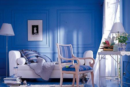 blaue-wand-weisse-mobel-80_8 Kék fal fehér bútorok