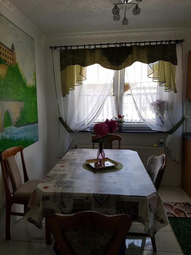 kurze-gardinen-wohnzimmer-57 Nappali függönyök