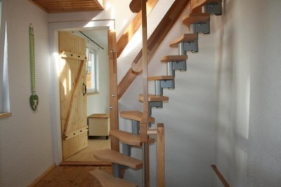 Kis folyosó lépcsővel