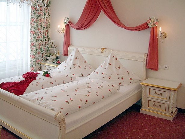 schlafzimmer-deko-hochzeitsnacht-30_15 Hálószoba dekoráció esküvői éjszaka