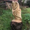 Fából készült figurák készítése a kertben